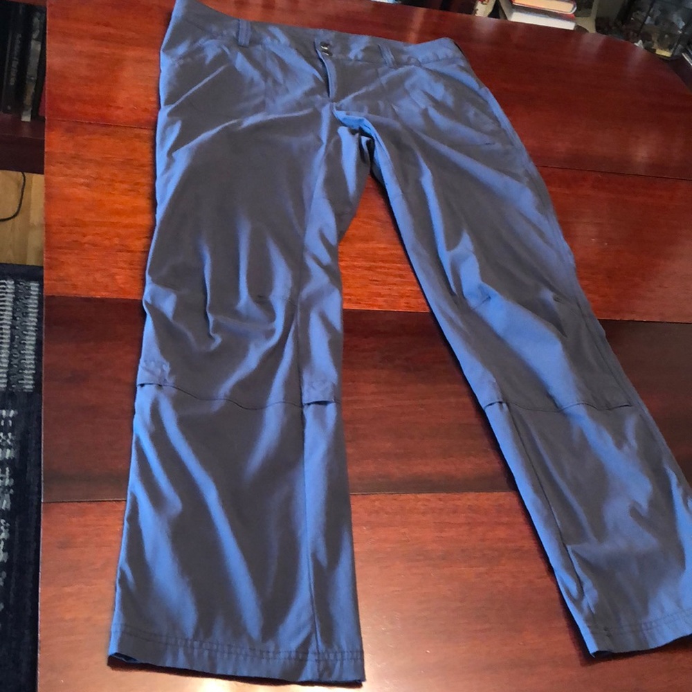 Columbia Omni shield lightweight hiking pants. Convertible to capris. 32” inseam